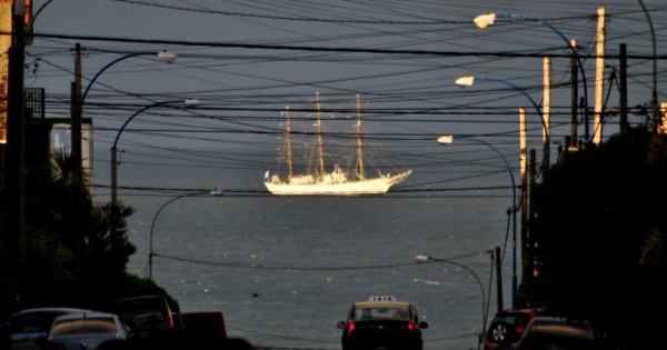 La Fragata Libertad volvió a la costa de Mar del Plata