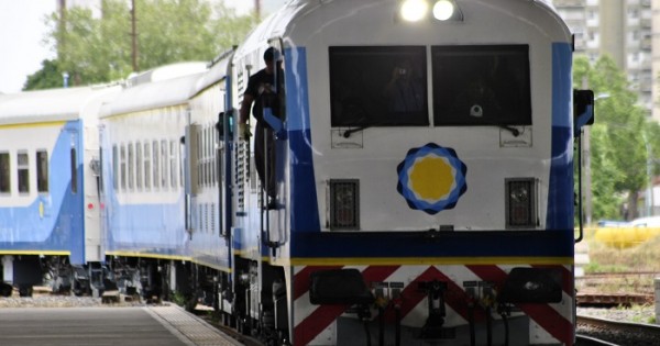 Trenes suspendidos: Arroyo pide la intervención del gobierno