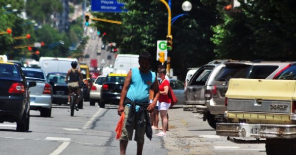 Trabajadores callejeros: acusan “discriminación” del gobierno