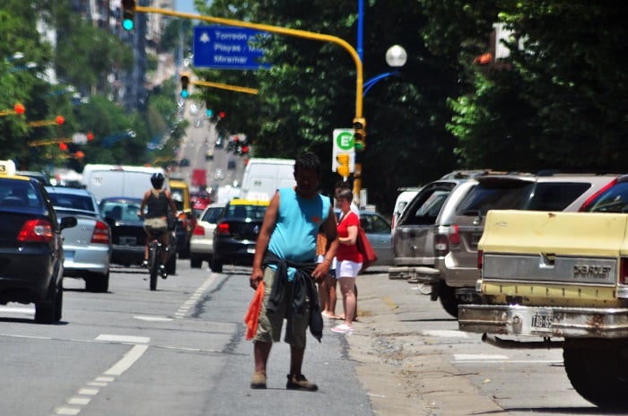 Trabajadores callejeros: acusan “discriminación” del gobierno