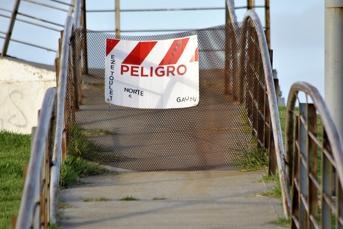 Punta Mogotes: sin semáforo y sin puente, el cruce es peligroso