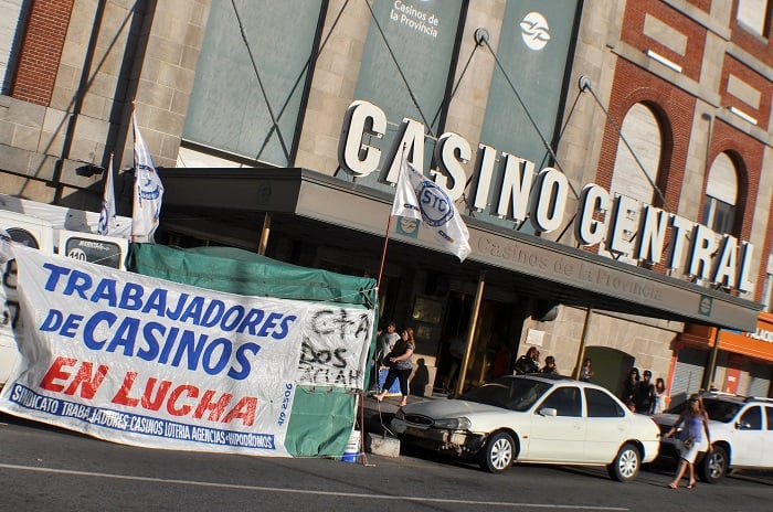 Casino: veinte días de acampe por un reclamo gremial