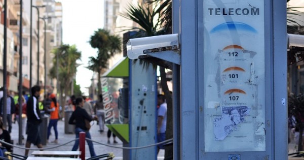 Buscan sustituir teléfonos públicos por cabinas con Wi-Fi