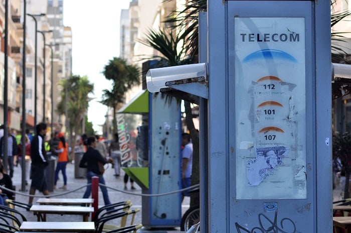 Buscan sustituir teléfonos públicos por cabinas con Wi-Fi