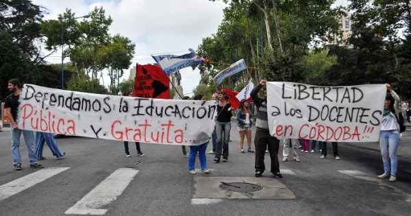 Manifestación por la detención de docentes en Córdoba