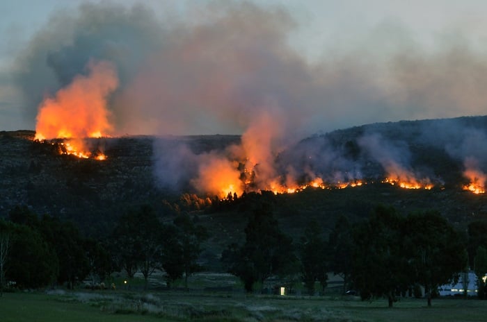 Incendio en la Sierra El Volcán avanza hacia campos de cebada