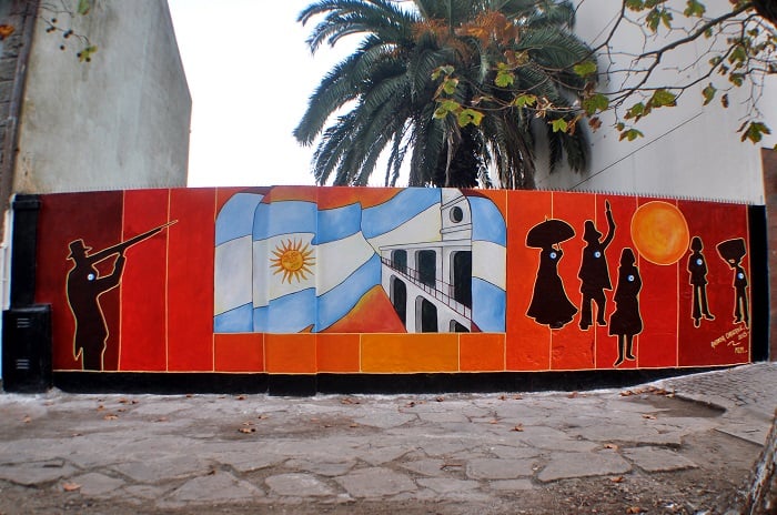 Arte a cielo abierto: murales por la Revolución de Mayo