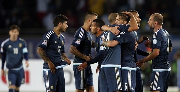 Argentina consiguió un triunfo sufrido ante Uruguay