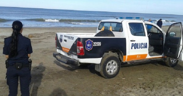 Policías rescataron a una mujer que intentó suicidarse en el mar