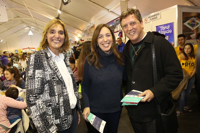 María Eugenia Vidal recorrió la Feria de las Colectividades con Baragiola