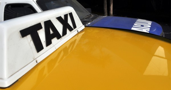 Anuncian otra vez que reforzarán los controles nocturnos a taxis