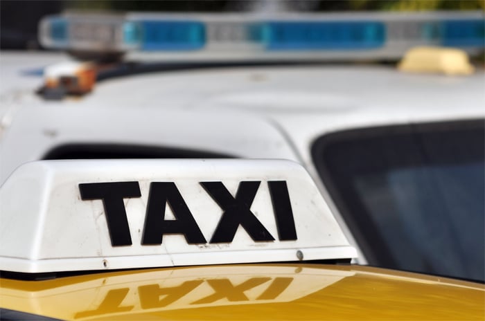 Dos delincuentes armados con tijeras asaltaron a un taxista