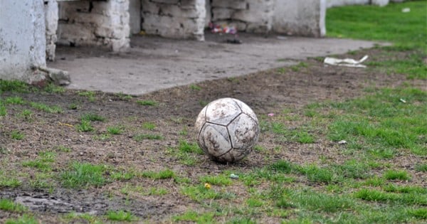 Fútbol local: la lluvia vuelve a detener la acción