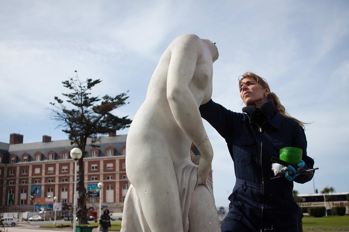 Estatuas guapas: restauran monumentos en las plazas