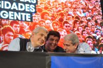 El peronismo se mostró unido y le pegó a Macri