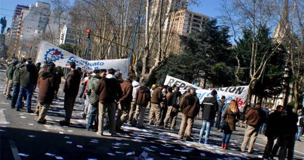 Protesta y corte de Luz y Fuerza frente a la Municipalidad