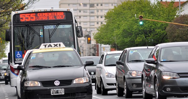 Avanza en el Concejo el aumento de taxis y del boleto de colectivo
