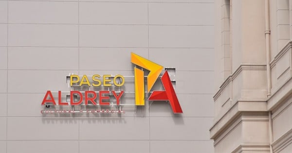 Aldrey Iglesias inaugura su centro comercial