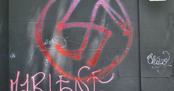 Pintadas nazi: proponen que las limpie el Municipio