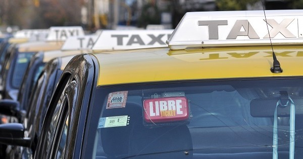 El taxi aumenta un 22%: la bajada de bandera se va a $33,60