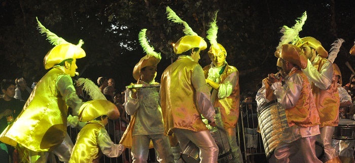 Carnavales: comparsas, murgas, color y corte de calles