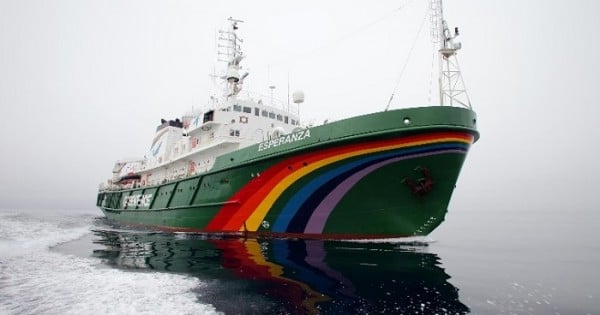 Llega a Mar del Plata el barco más grande de Greenpeace