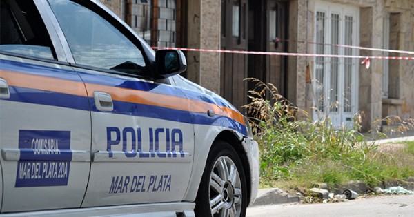 Encontraron muerto a un hombre en su casa de Castelli al 4000