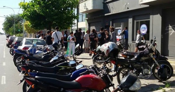 Motoqueros: contención y motos a disposición por robo o daño