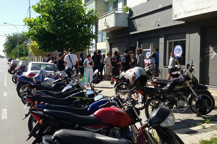 Motoqueros, camino a la regulación: “La gente nos apoya”