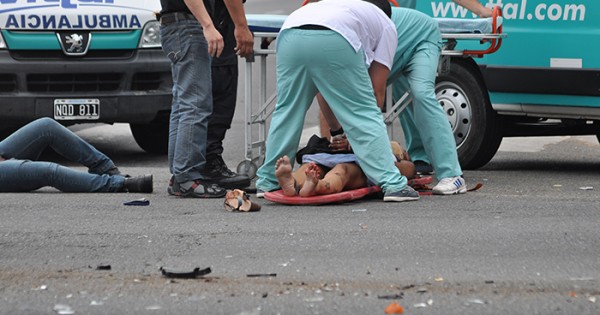 Doce heridos por un choque frontal en la avenida Colón