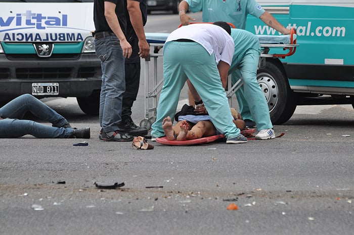 Doce heridos por un choque frontal en la avenida Colón
