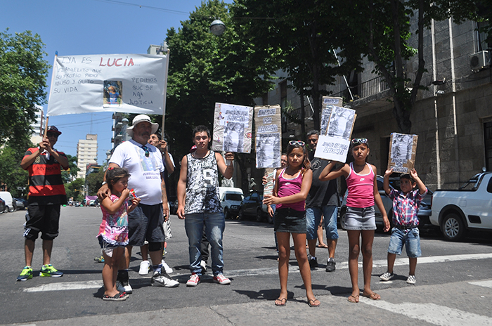 A un mes de su asesinato, piden justicia por Lucía