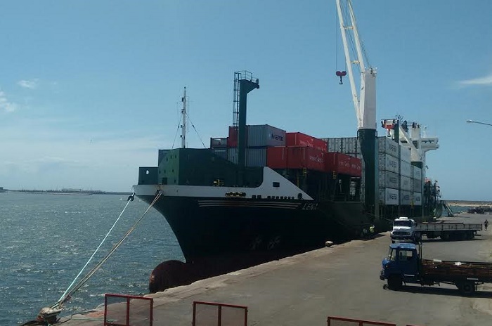 Dos nuevos portacontenedores con escala en el Puerto