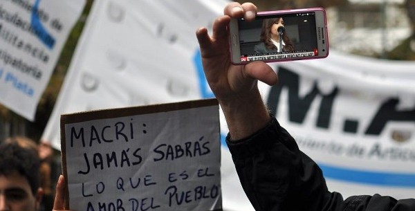 Marplatenses se manifestaron en apoyo a Cristina Kirchner