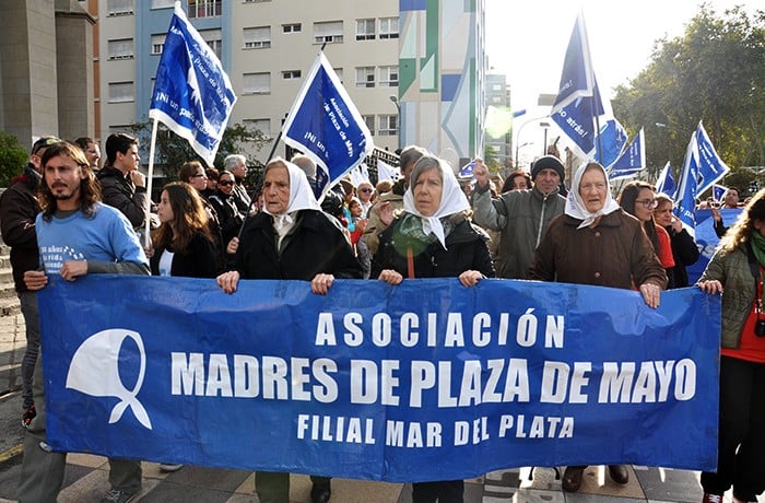 HEBE MARCHA 01 MADRES