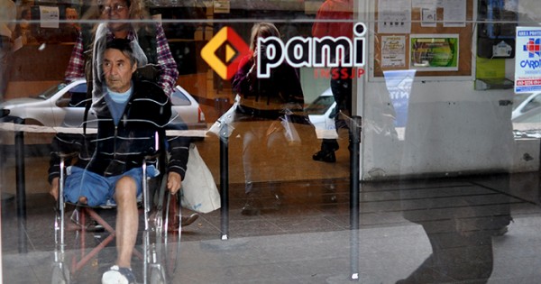Por deudas, farmacias suspenden el servicio de PAMI