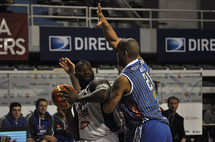 Peñarol superó a Bahía Basket e igualó la serie