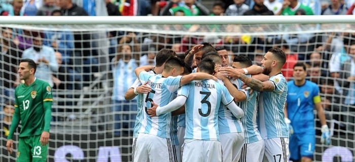 Argentina goleó y va por Venezuela