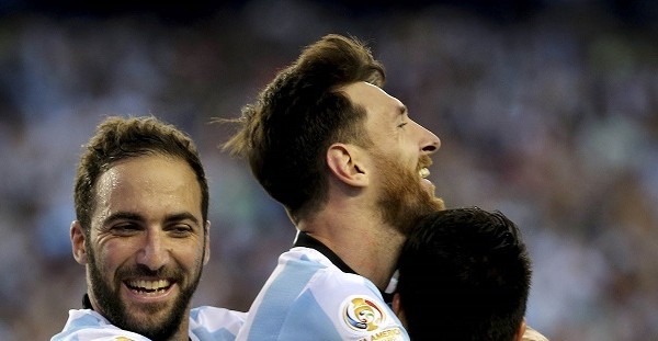 Argentina pasó a semifinales y Messi alcanzó el récord