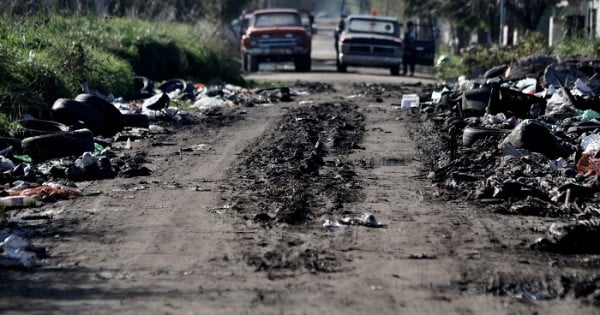 Las Américas: basura, 135 calles “destrozadas” y 65 luces rotas