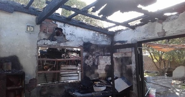 Incendio en López de Gomara: la familia perdió todo y pide ayuda