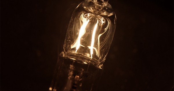 Luz: ante el tarifazo, entregan lámparas de bajo consumo