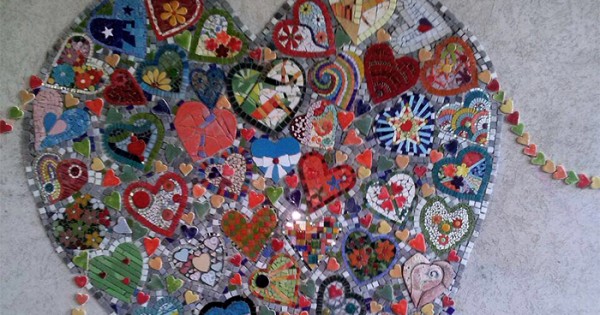 CEMA: un mural de corazones para recordar a Favaloro