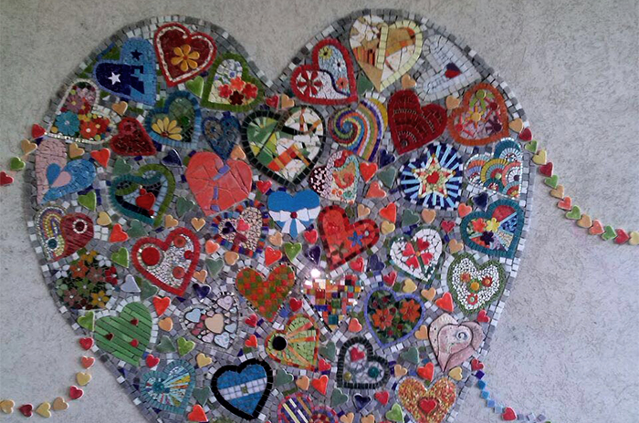 CEMA: un mural de corazones para recordar a Favaloro