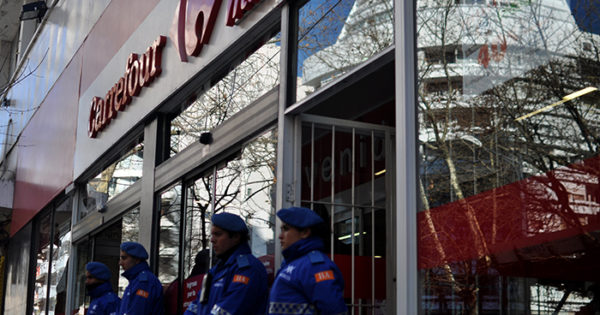 Carrefour se retracta tras intimidar a su personal para que no pare