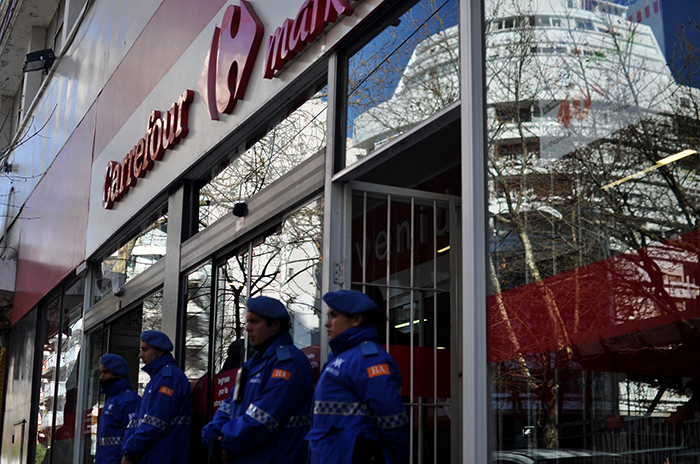 Carrefour se retracta tras intimidar a su personal para que no pare