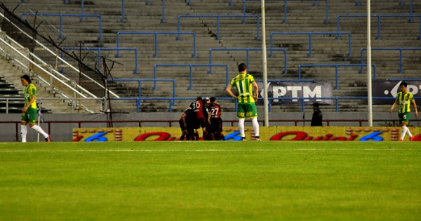 Aldosivi debutó con una derrota frente a Colón