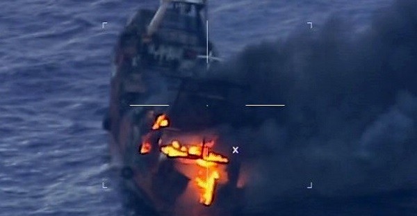 Se incendió buque marplatense: 17 tripulantes rescatados