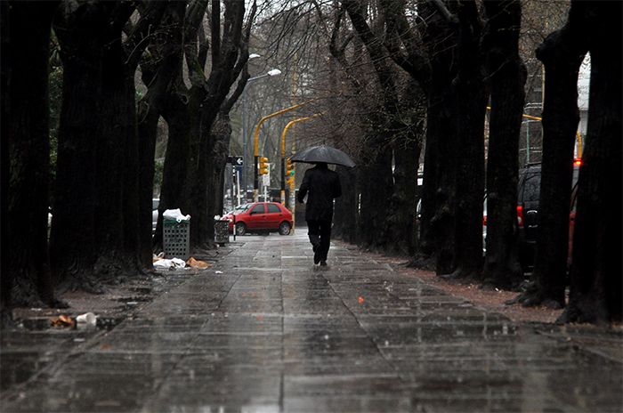 Lluvia y calles anegadas, pero sin evacuados