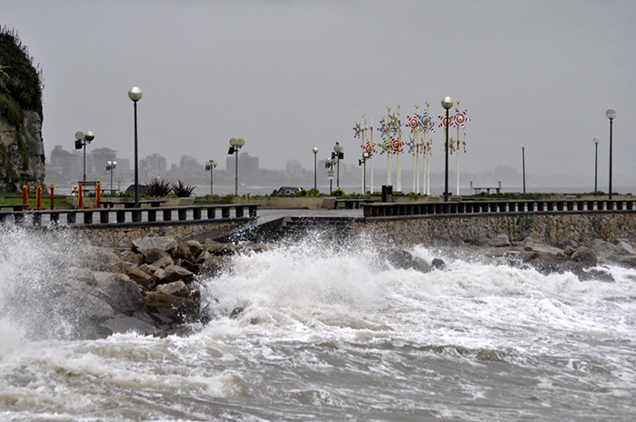 Por el temporal cerraron el Puerto y los paseos costeros